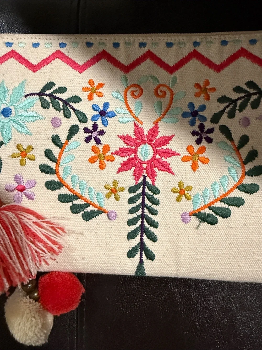 2 Chic embroidered canvas